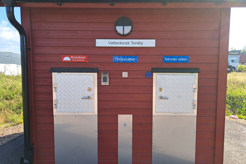 Hus med två krana på