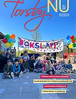 En grupp barn på en förskola, stor skylt "Boksläpp"